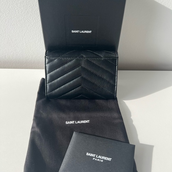 100% Authentic YSL CASSANDRE MATELASSÉ SMALLENVELOPE WALLET IN GRAIN DE POUDRE - Picture 9 of 9